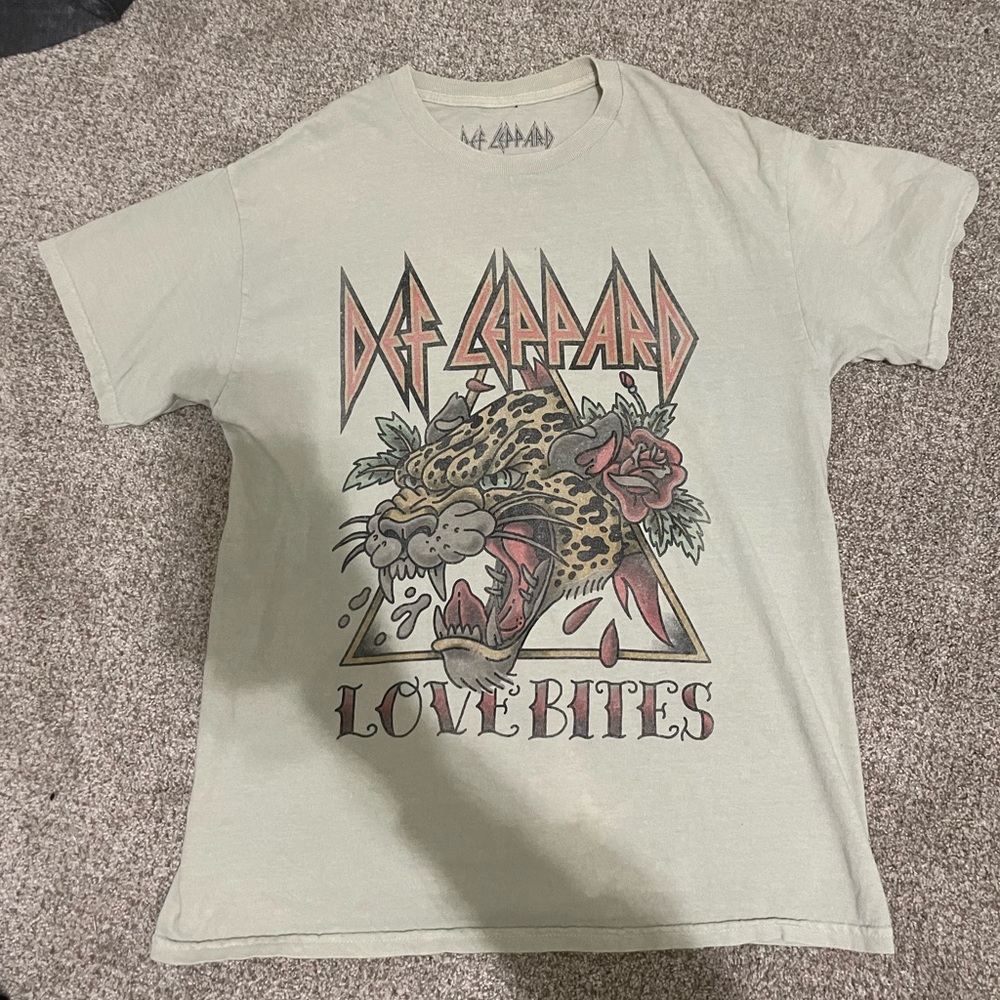 Graphic Tee - Def Leppard sage/cream